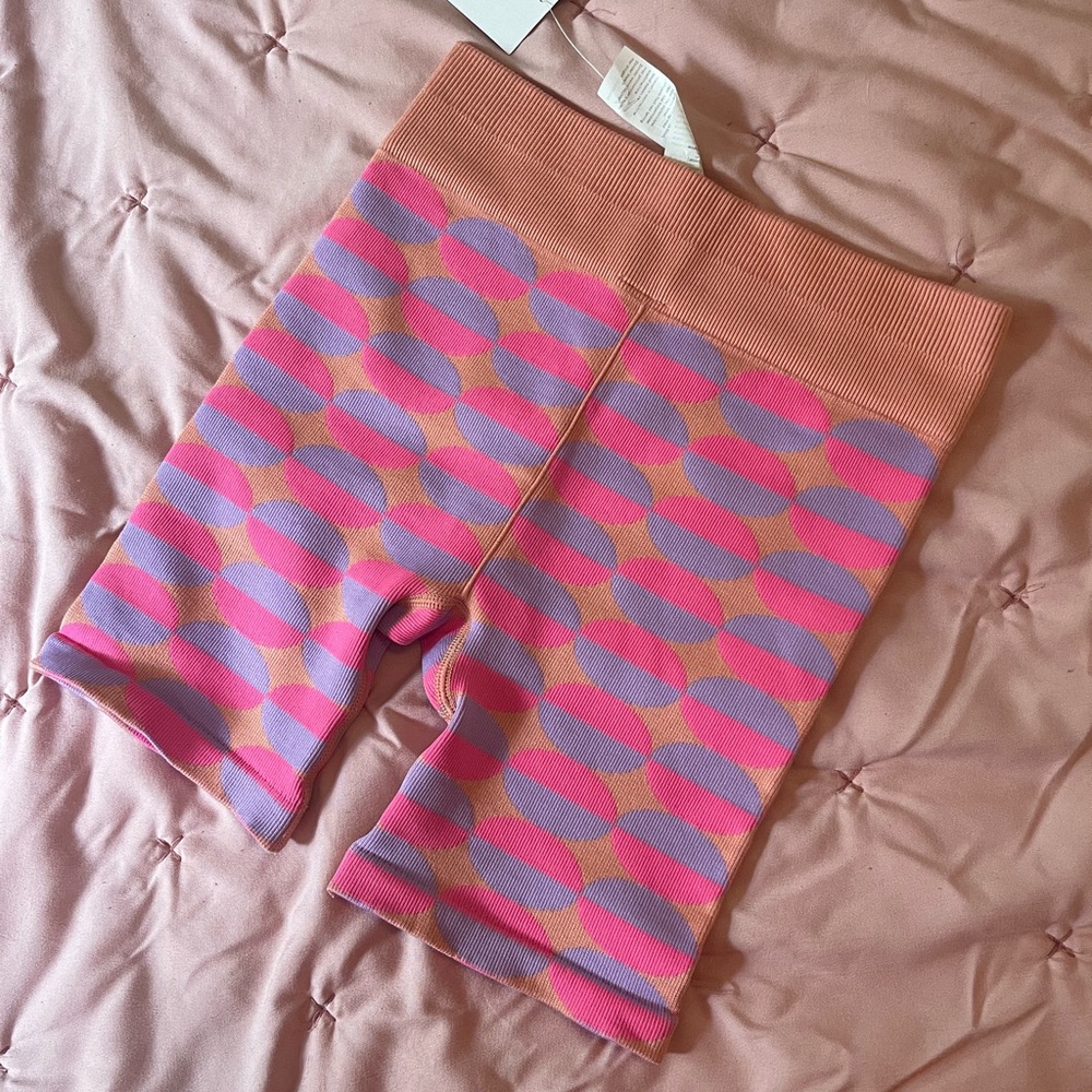 NWT Fabletics XS Pink Geometric Shorts